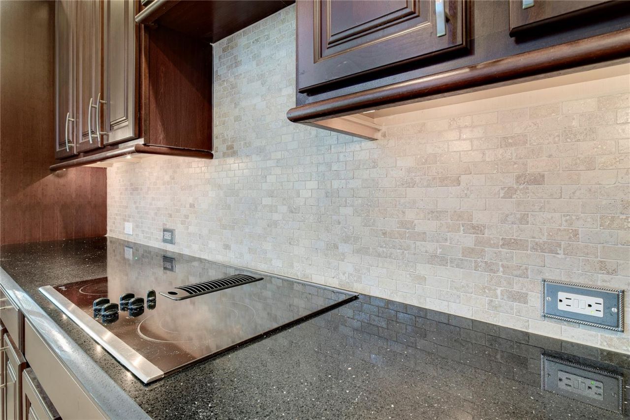 501 E Oakland Avenue, Oakland, FL 34787 Photo