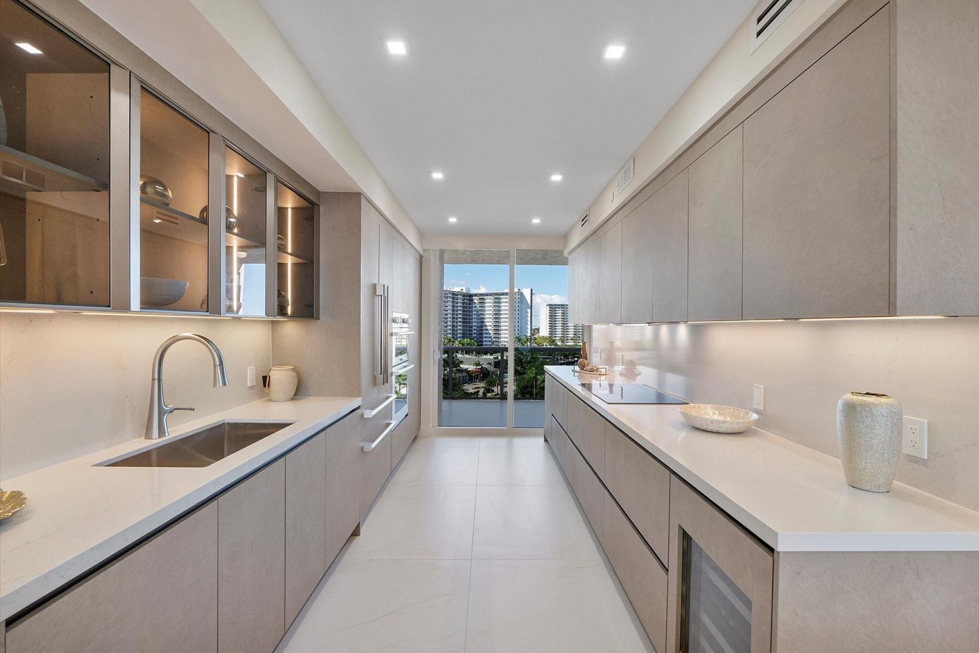 3100 N Ocean Boulevard, Unit 704, Fort Lauderdale, FL 33308 Photo