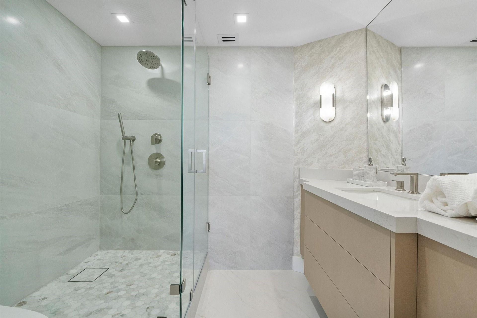 3100 N Ocean Boulevard, Unit 704, Fort Lauderdale, FL 33308 Photo