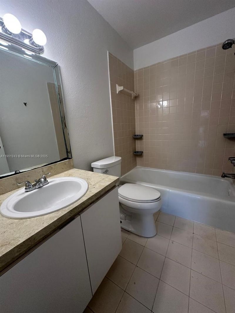18101 NW 68th Ave, Unit E210, Hialeah, FL 33015 Photo