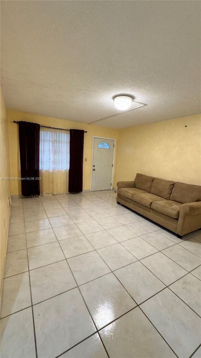 160 NE 203rd Ter, Unit E20, Miami Gardens, FL 33179 Photo
