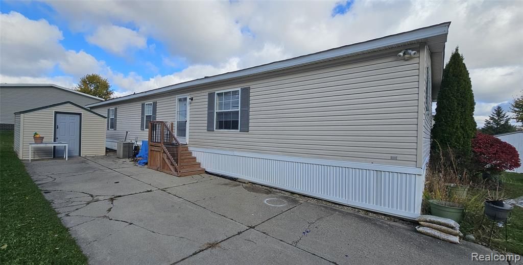 9481 Andrew Court, Springfield Township, MI 48350 Main Photo