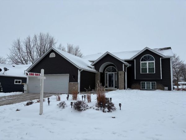 300 7th Street SW, Plainview, MN 55964