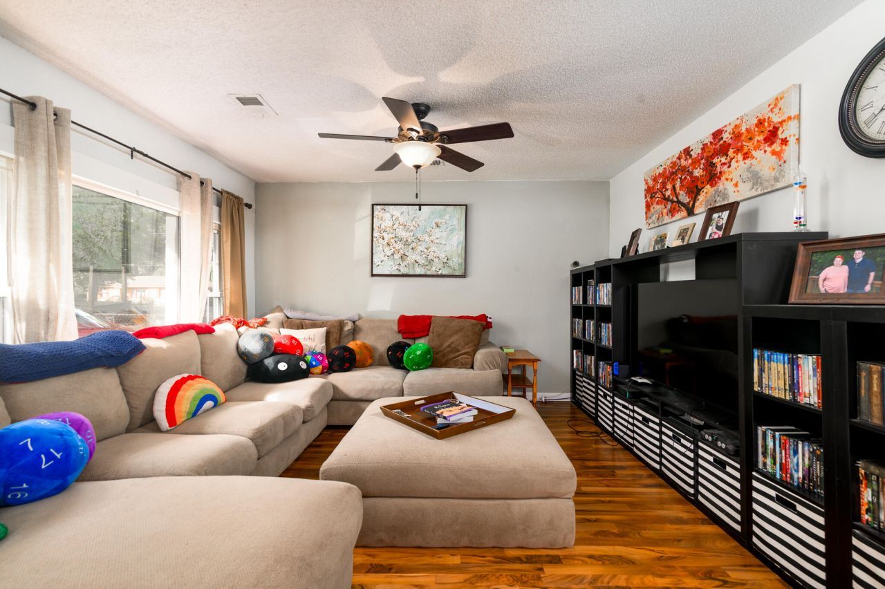 136 Blossom Street Photo 12