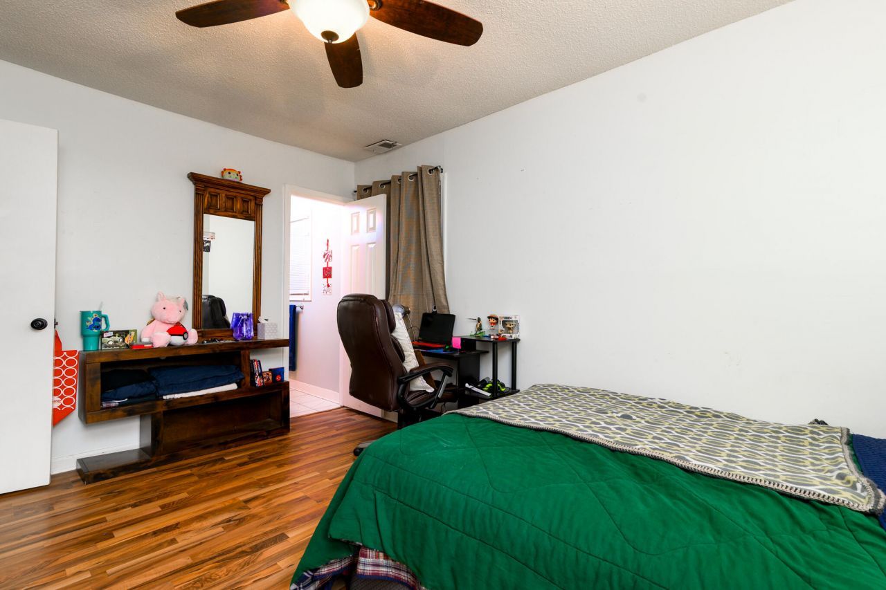 136 Blossom Street Photo 26