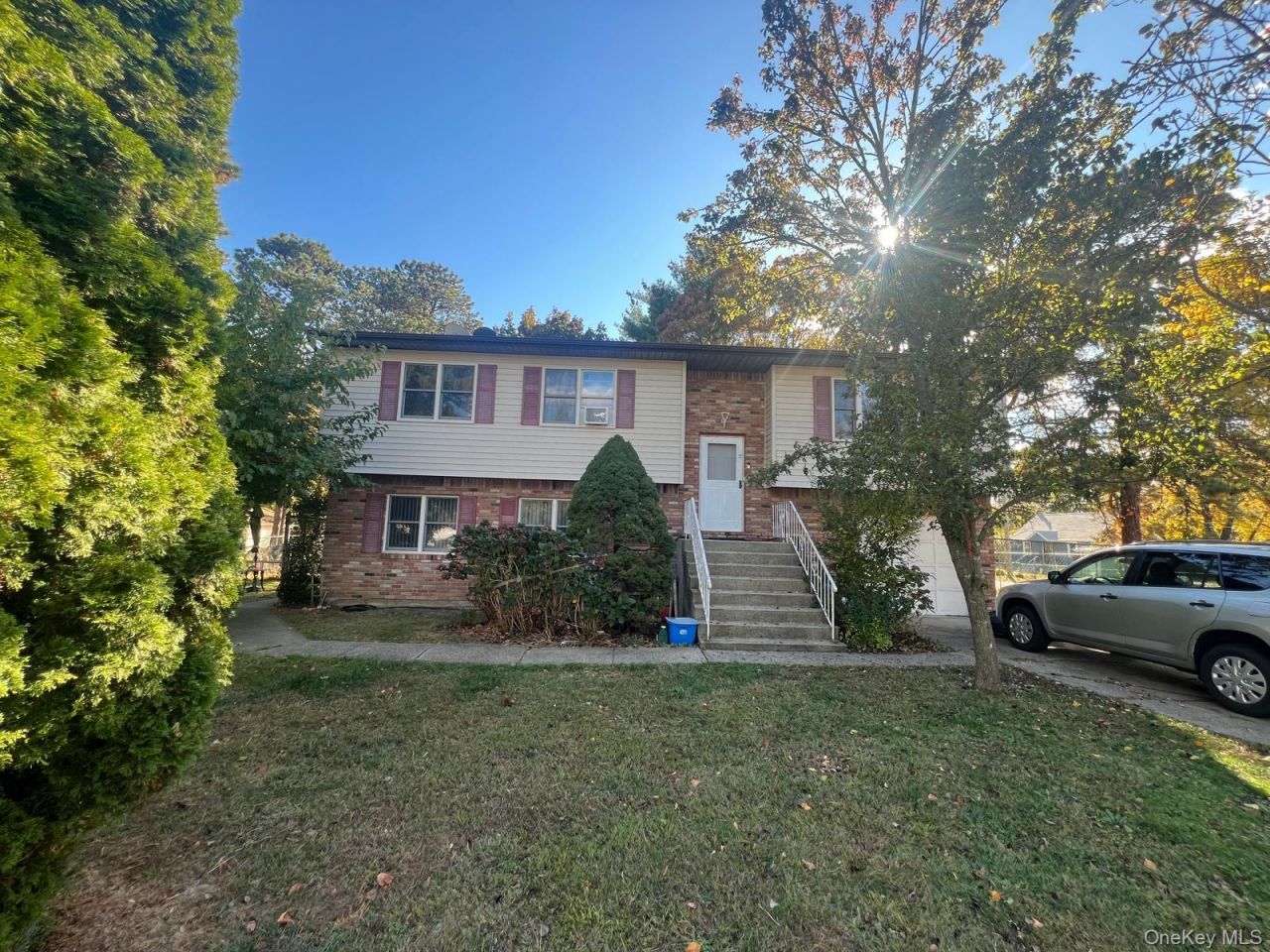 60 New Hampshire Avenue, Bay Shore, NY 11706 Main Photo