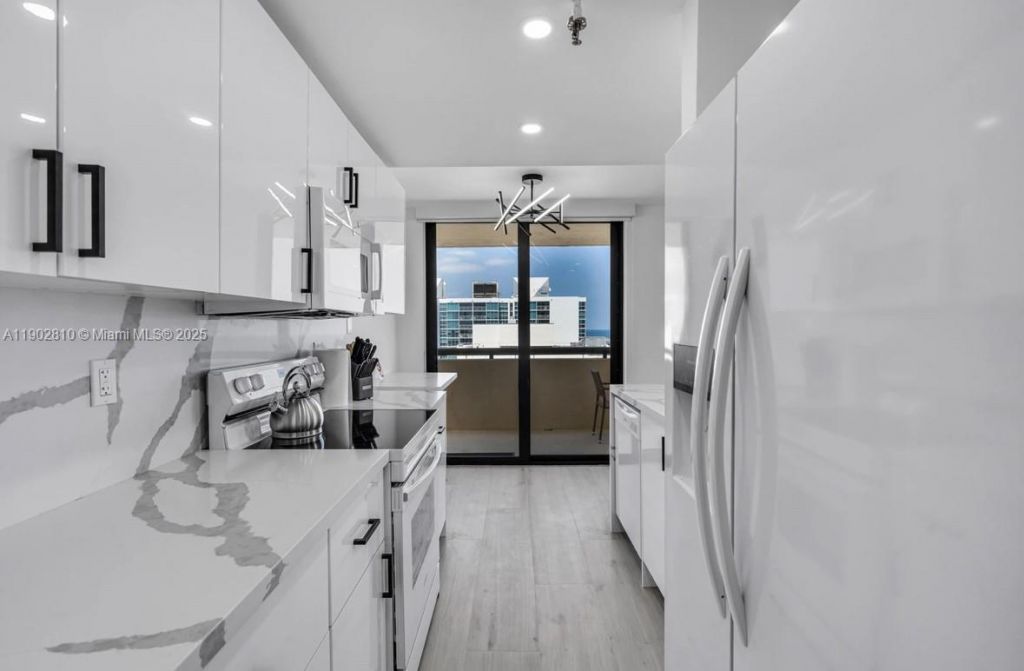 2555 Collins Ave, Unit 2200, Miami Beach, FL 33140 Photo