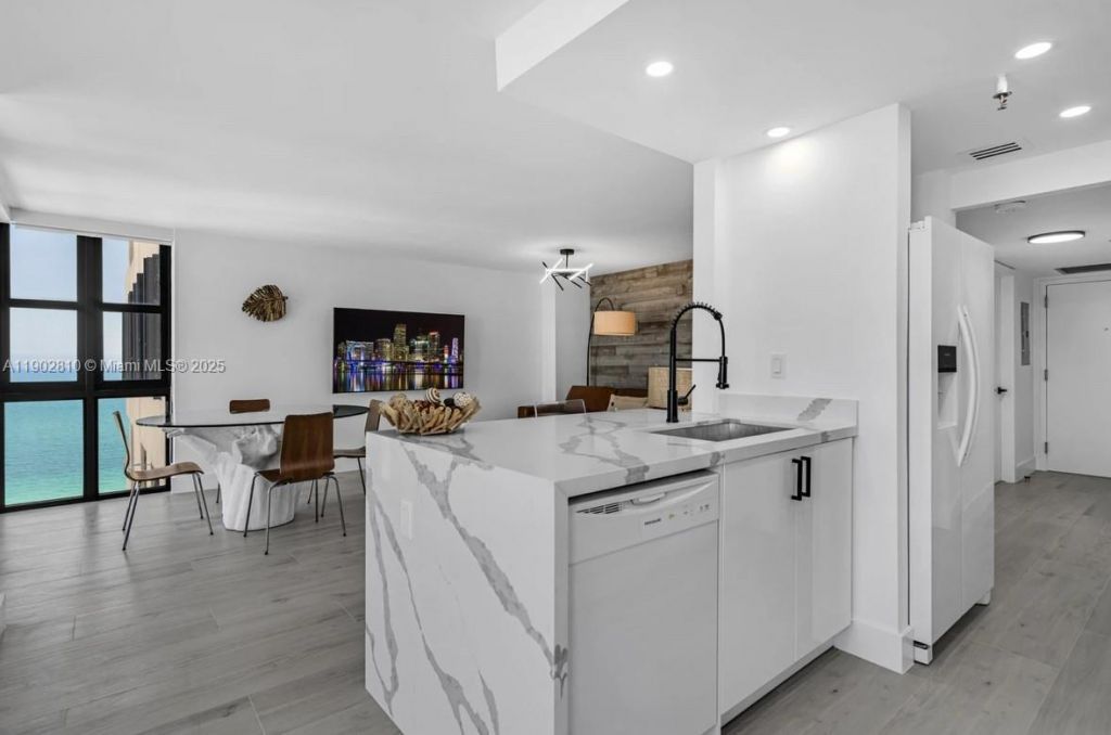 2555 Collins Ave, Unit 2200, Miami Beach, FL 33140 Photo