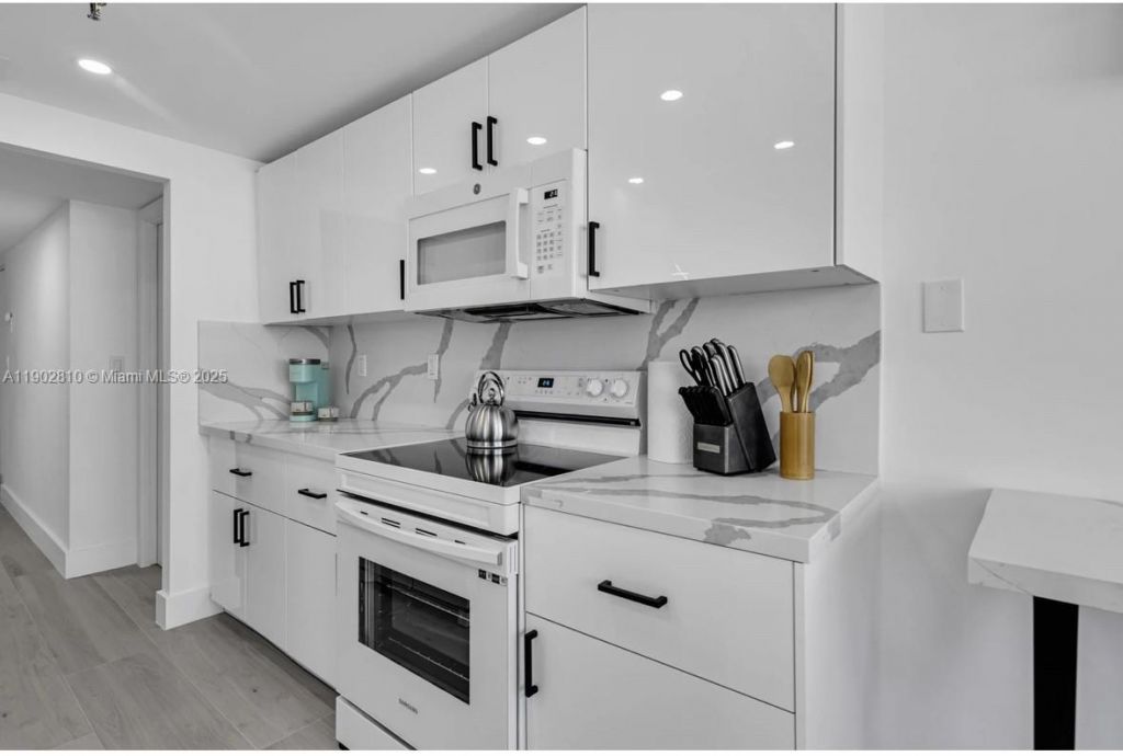 2555 Collins Ave, Unit 2200, Miami Beach, FL 33140 Photo