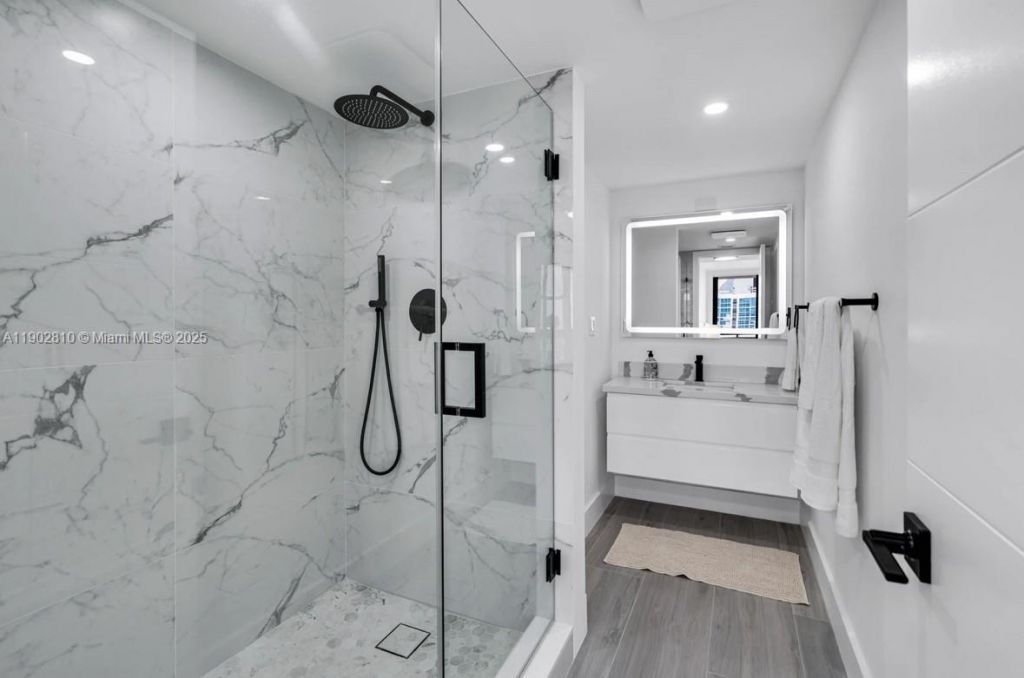 2555 Collins Ave, Unit 2200, Miami Beach, FL 33140 Photo