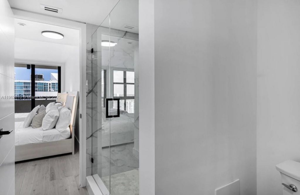 2555 Collins Ave, Unit 2200, Miami Beach, FL 33140 Photo