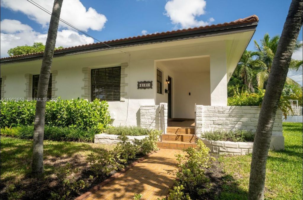 2121 SW 13th Ave, Miami, FL 33145 Main Photo