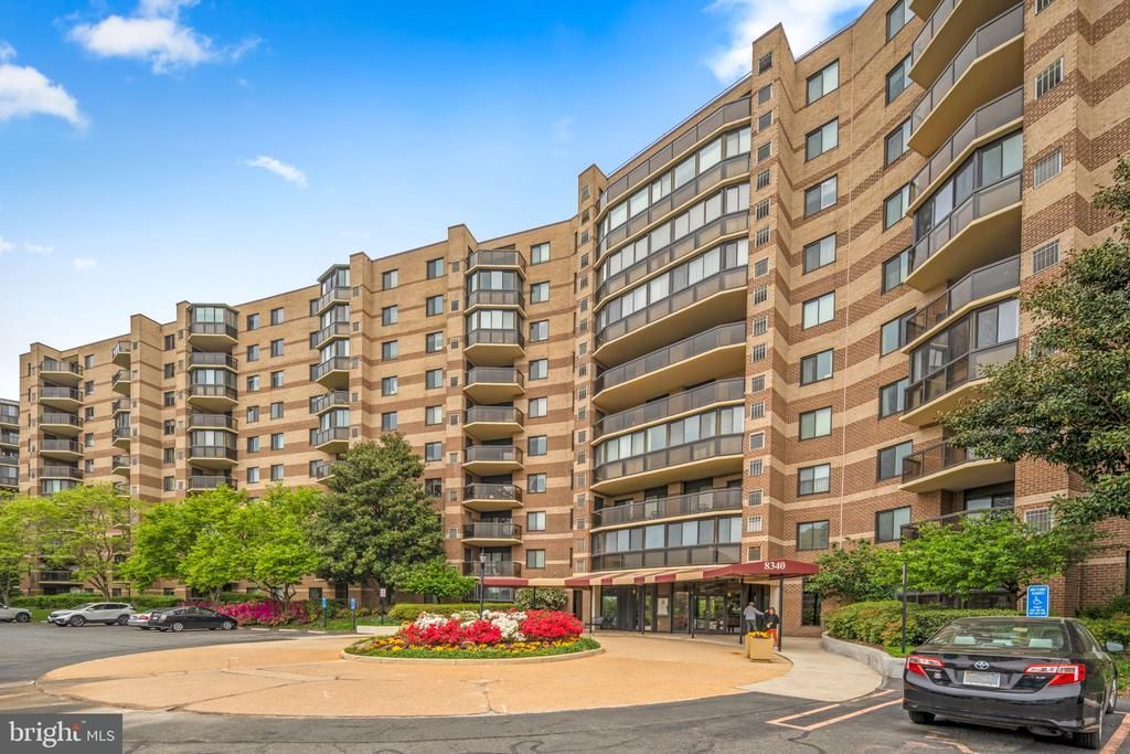 8340 Greensboro Drive, Unit 302, McLean, VA 22102 Main Photo