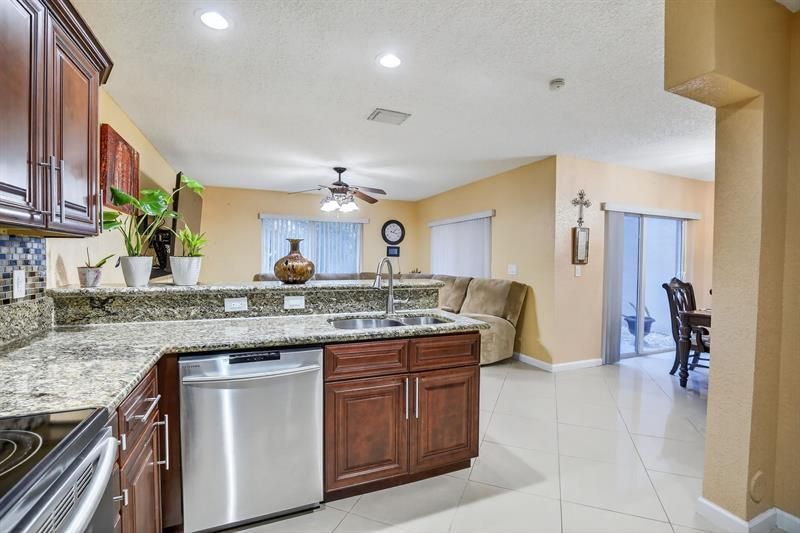 5449 NW 95th Avenue, Sunrise, FL 33351 Photo