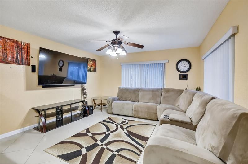 5449 NW 95th Avenue, Sunrise, FL 33351 Photo