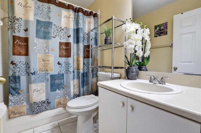 5449 NW 95th Avenue, Sunrise, FL 33351 Photo