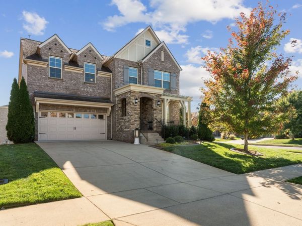 687 Fall Creek Cir, Goodlettsville, TN 37072