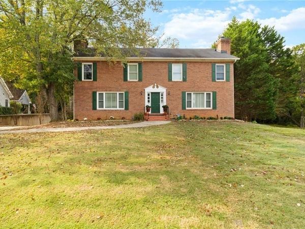 650 Corbin Lake Court, Atlanta, GA 30350