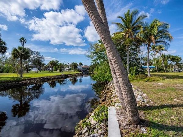 27210 Del LN, BONITA SPRINGS, FL 34135