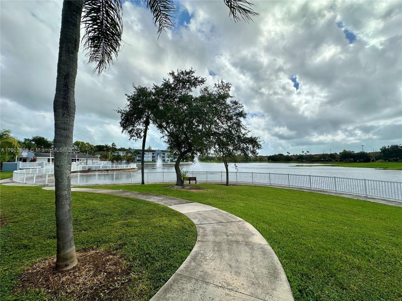 8640 SW 212th St, Unit 307, Cutler Bay, FL 33189 Photo