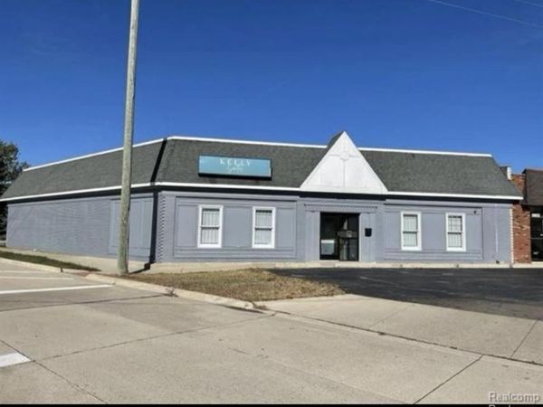 22301 Kelly Road, Eastpointe, MI 48021