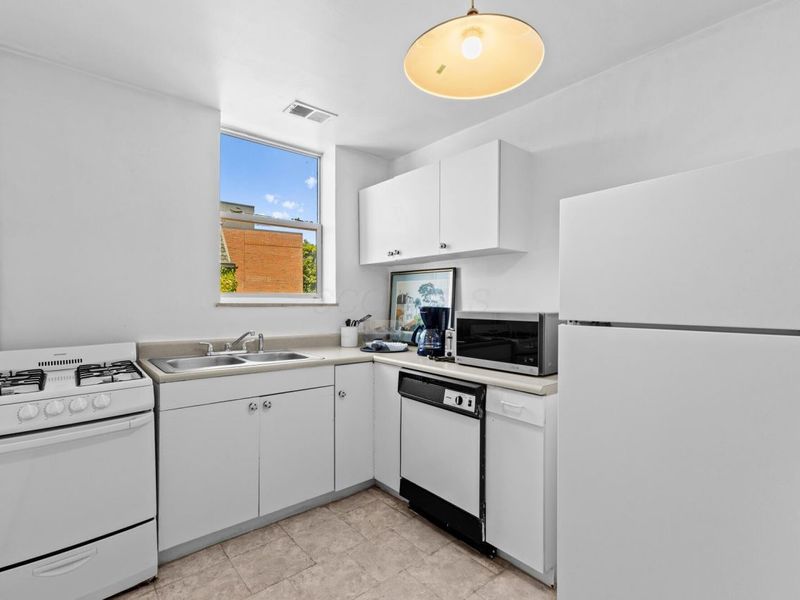 854 N High Street, Unit F, Columbus, OH 43215 Photo 9