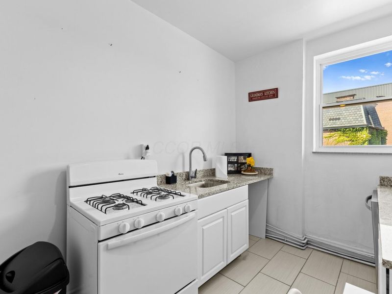 854 N High Street, Unit G, Columbus, OH 43215 Photo 8