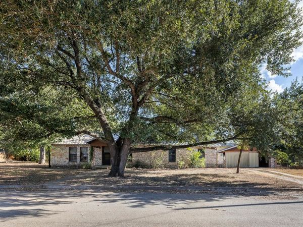 517 First Street, Lexington, TX 78947