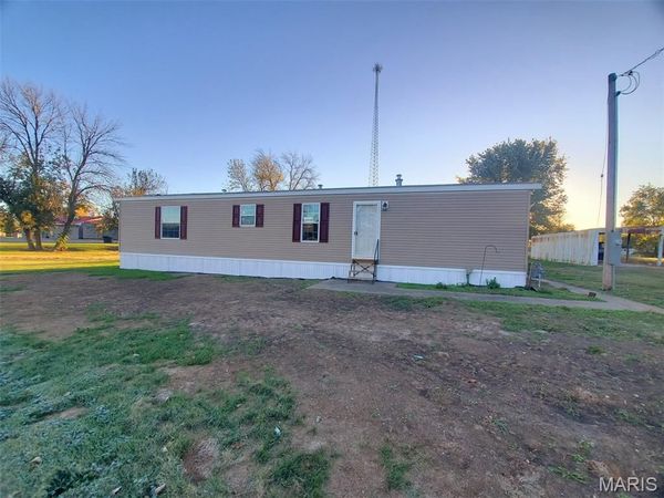 105 S Cherry Street, Lewistown, MO 63452