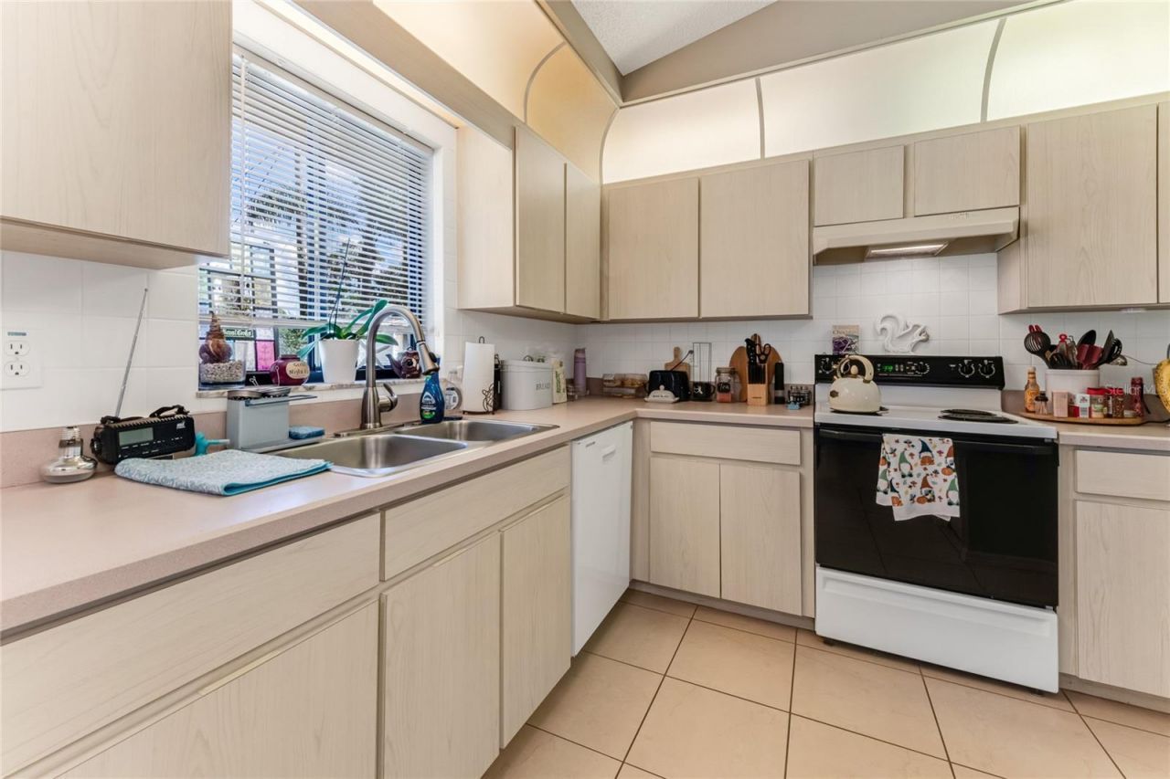 3303 Yule Tree Drive, Edgewater, FL 32141 Photo