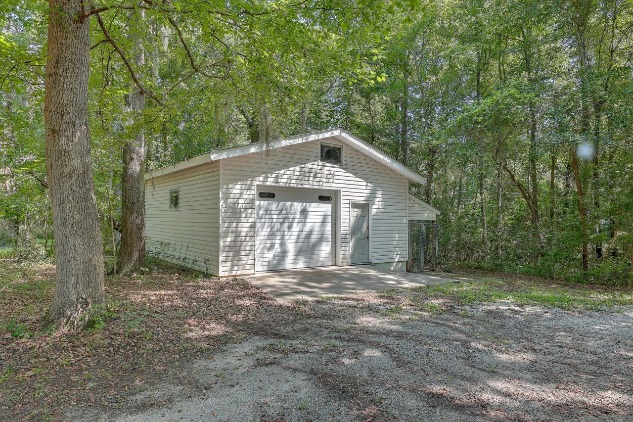 184 Burbank Drive Photo 17