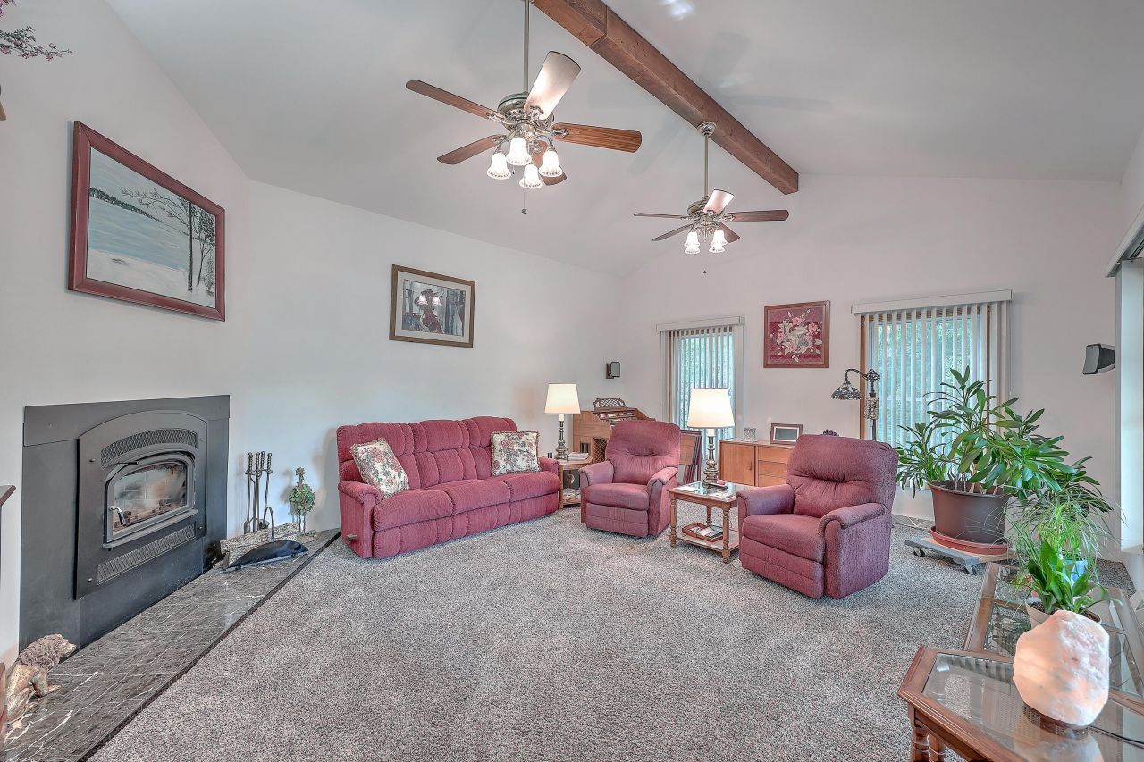 184 Burbank Drive Photo 19