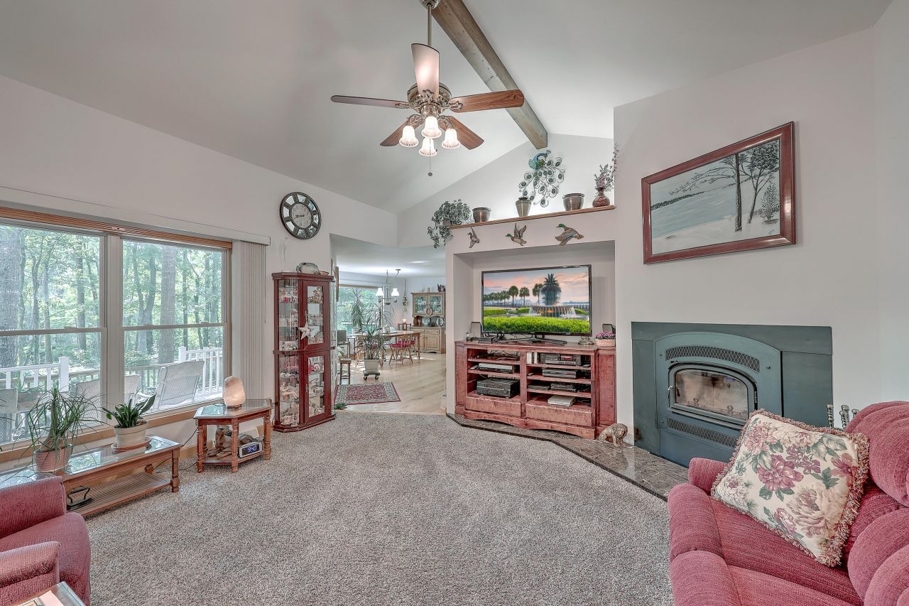 184 Burbank Drive Photo 22