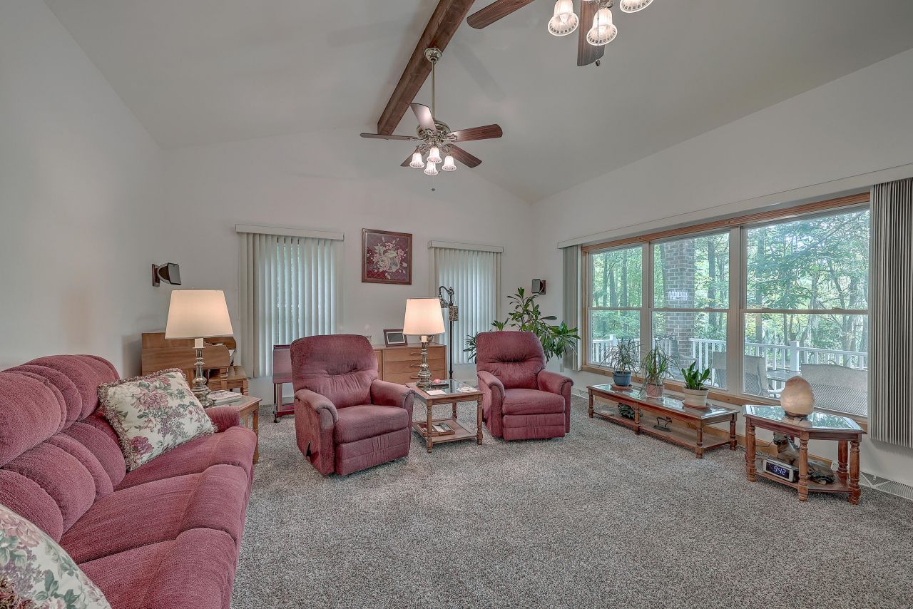 184 Burbank Drive Photo 23