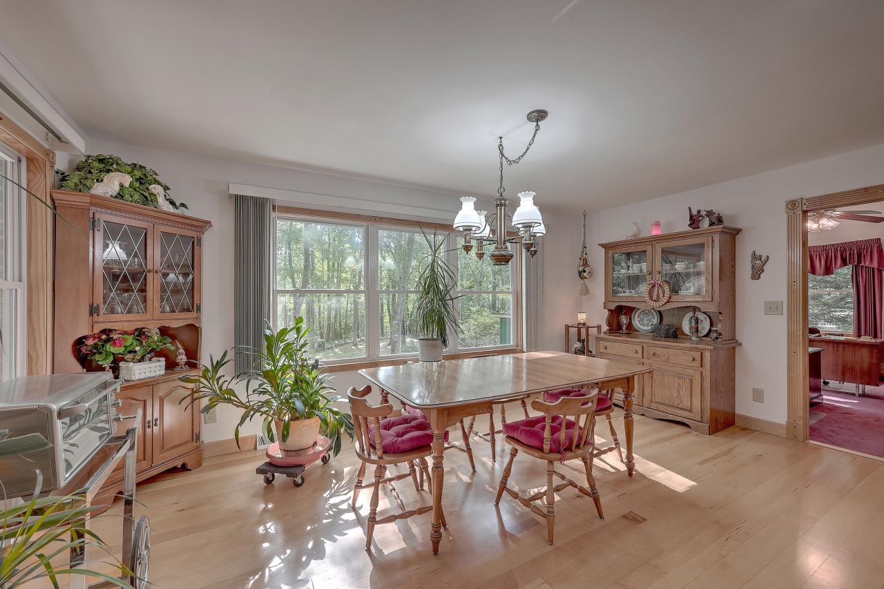 184 Burbank Drive Photo 24