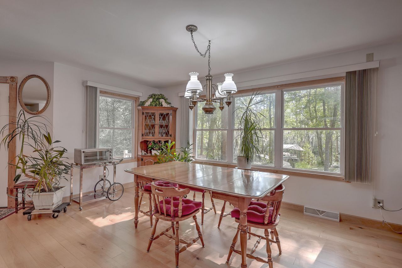 184 Burbank Drive Photo 25