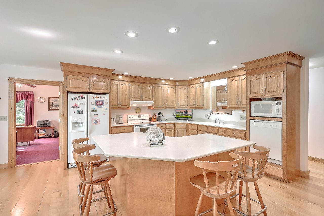 184 Burbank Drive Photo 28