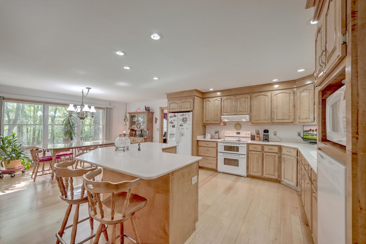 184 Burbank Drive Photo 29