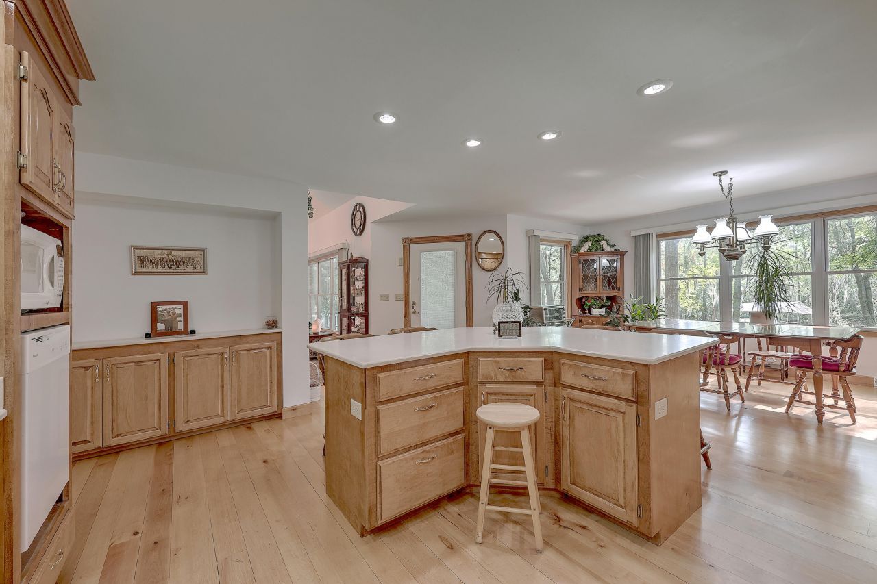 184 Burbank Drive Photo 31