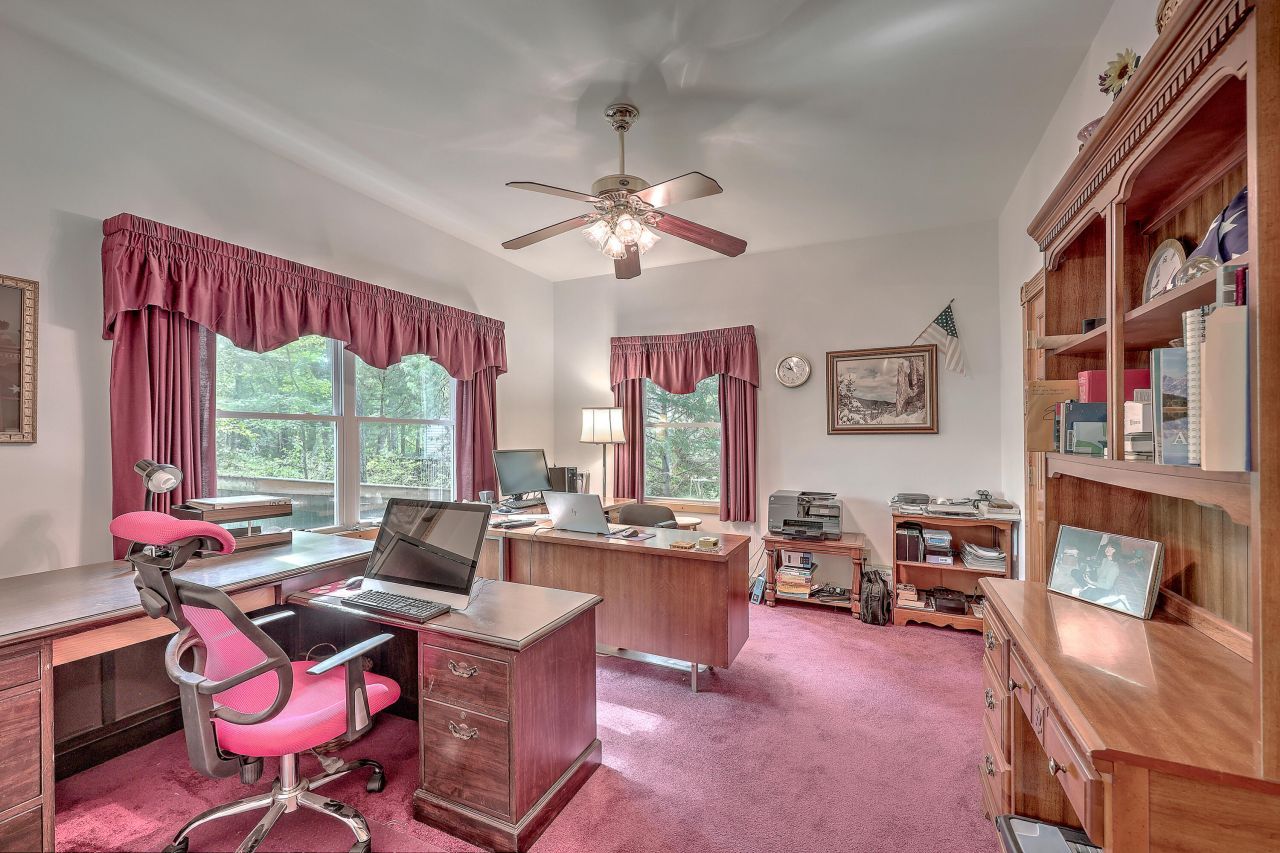 184 Burbank Drive Photo 32