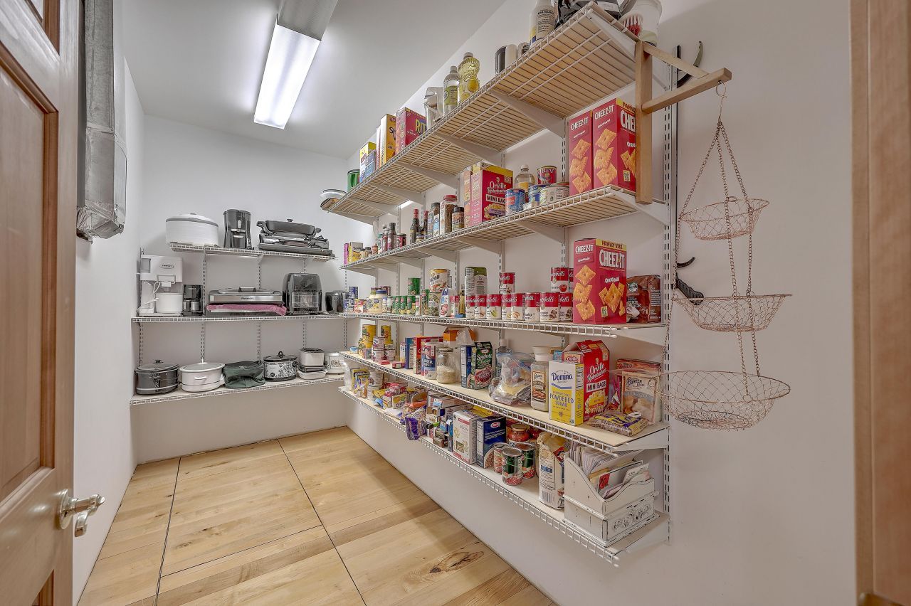 184 Burbank Drive Photo 36