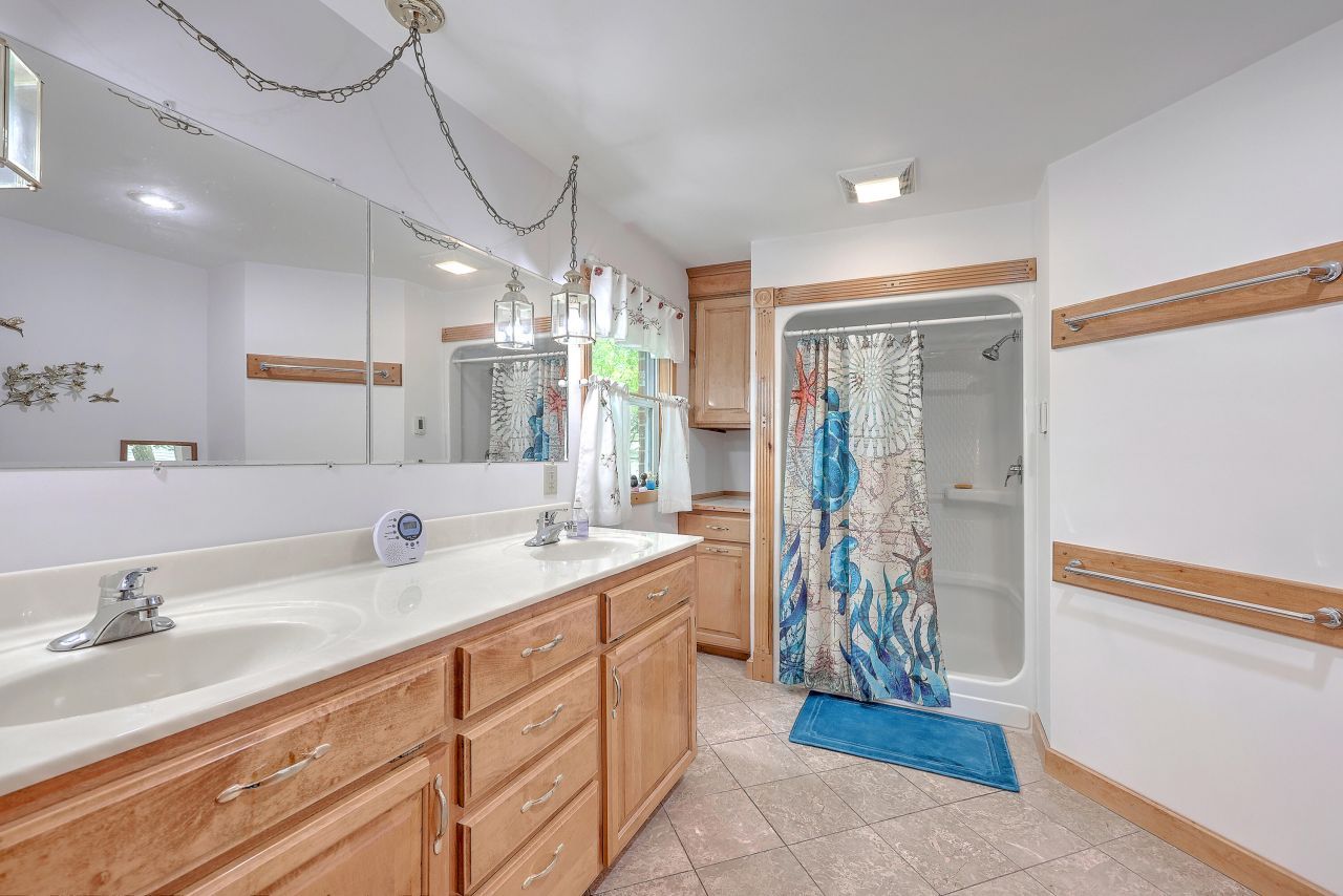 184 Burbank Drive Photo 42