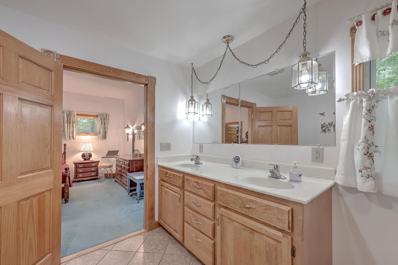 184 Burbank Drive Photo 43