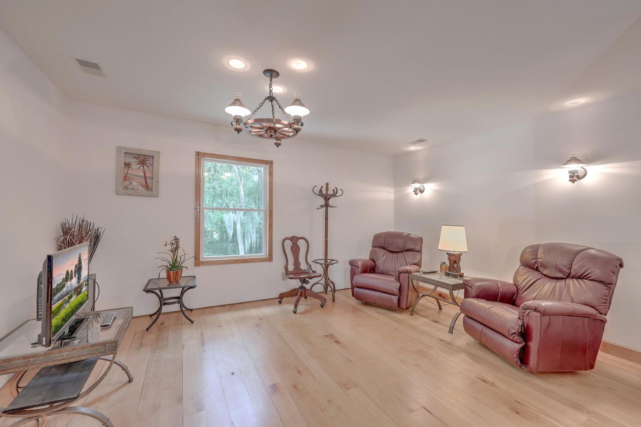 184 Burbank Drive Photo 44