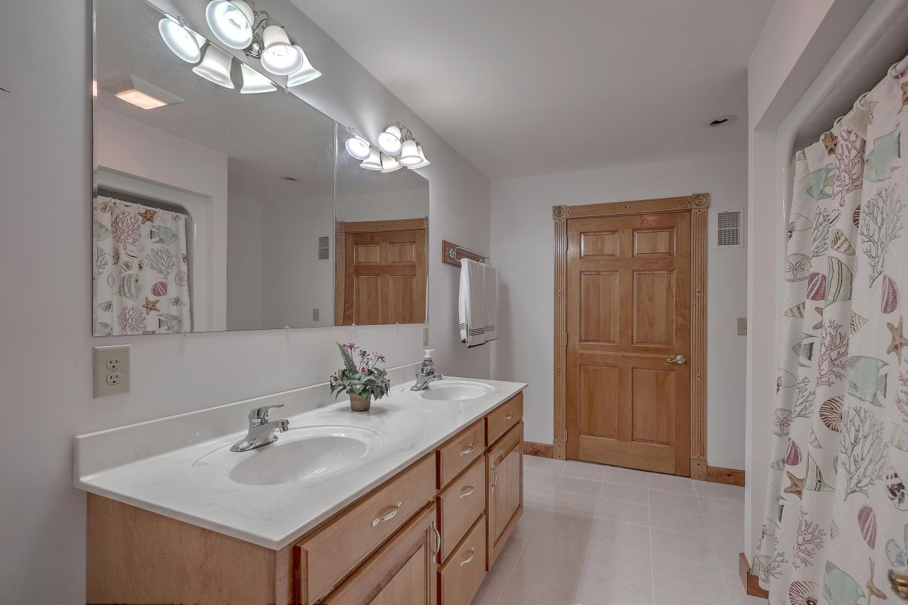 184 Burbank Drive Photo 49