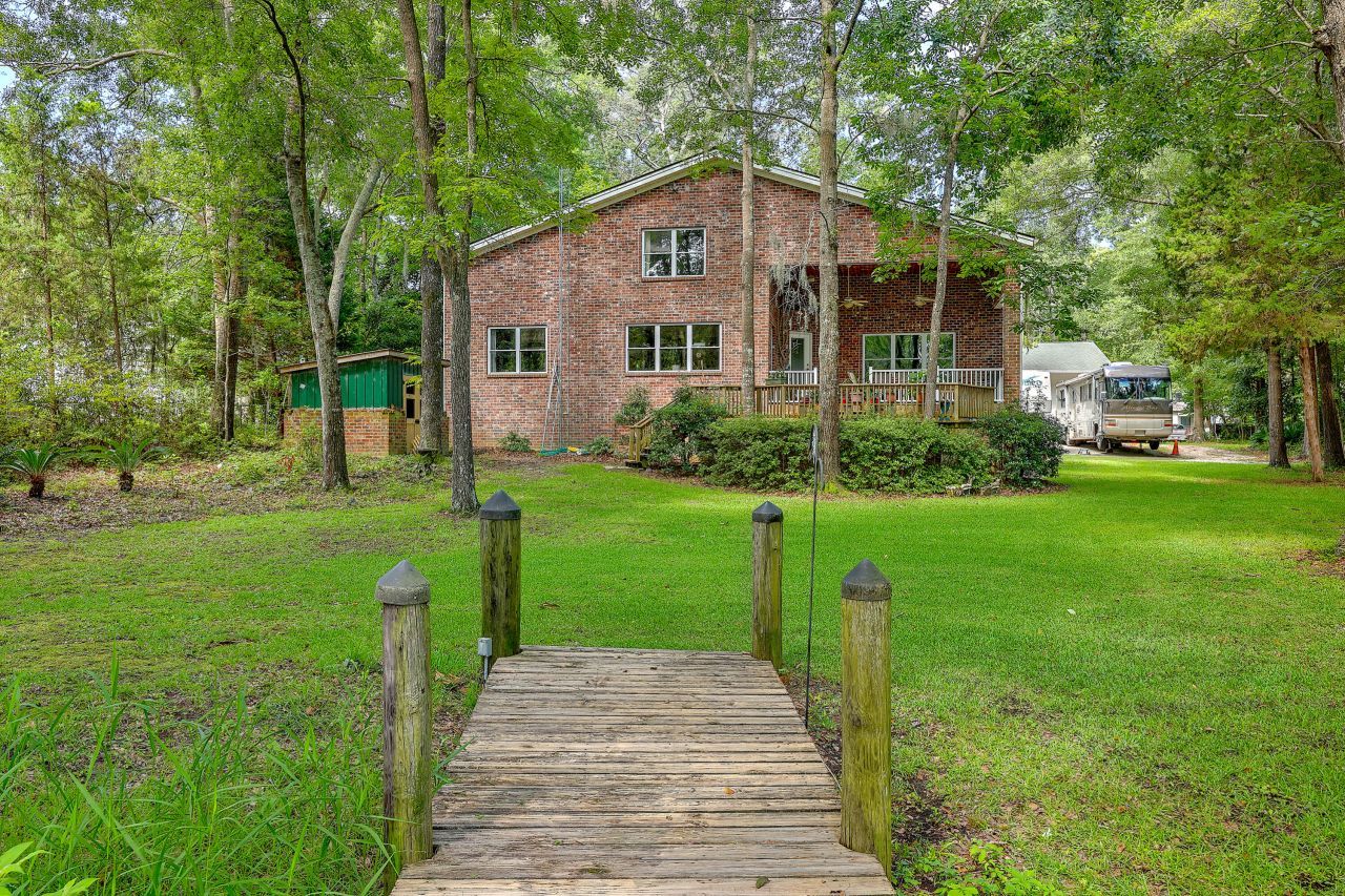 184 Burbank Drive Photo 7