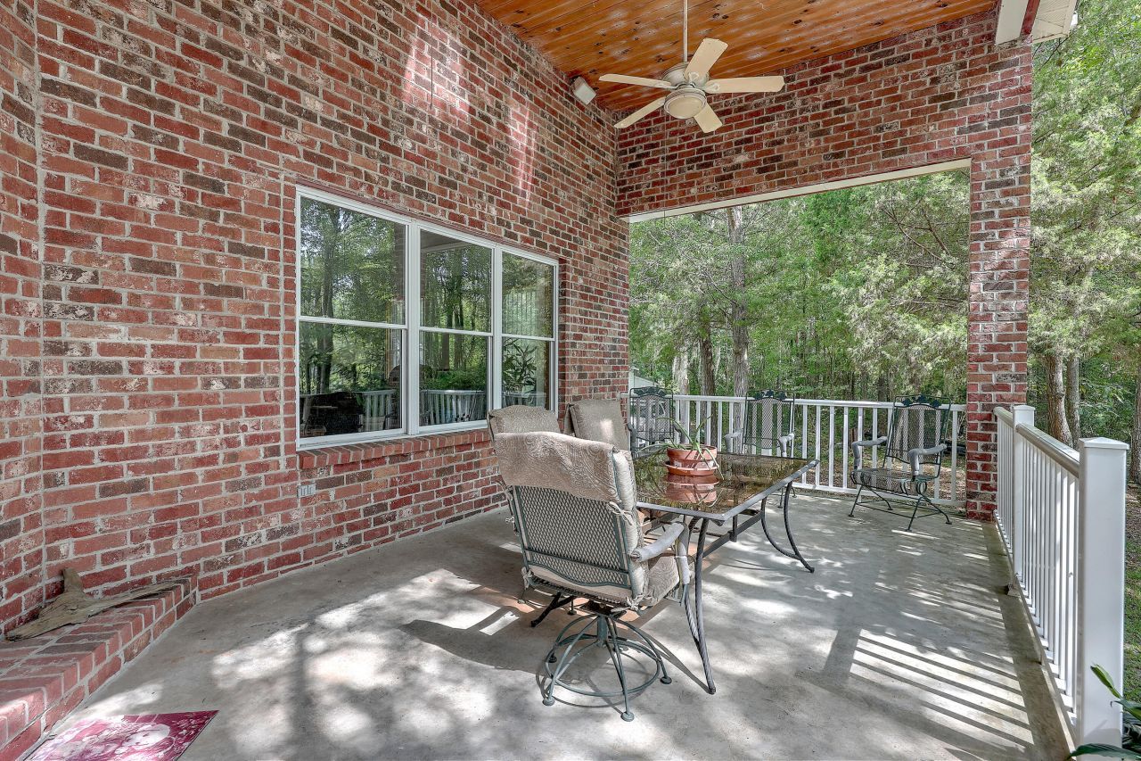 184 Burbank Drive Photo 9