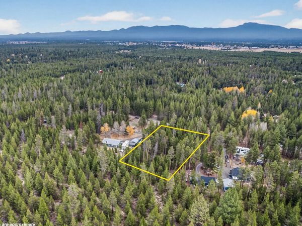 51261 Parker Road, La Pine, OR 97739