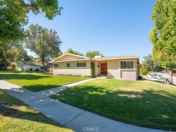 25085 Highspring, Newhall, CA 91321