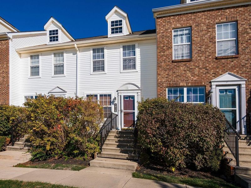 1024 Hartford Village Boulevard, Columbus, OH 43228 Photo 1